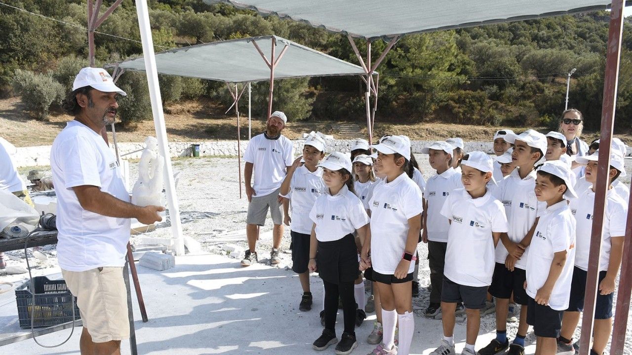 Minik sanatçılar Neopolis’te keyifli vakit geçirdi