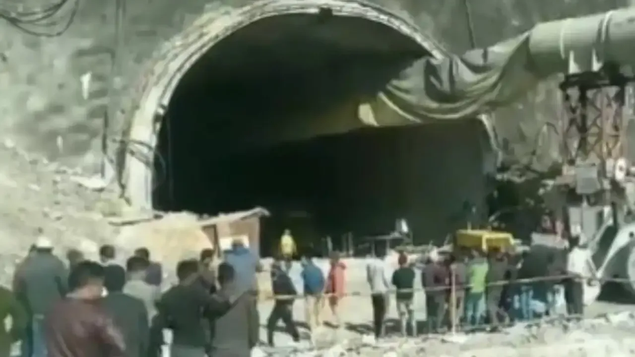 Hindistan'da tünel çöktü: 40 işçi mahsur kaldı!