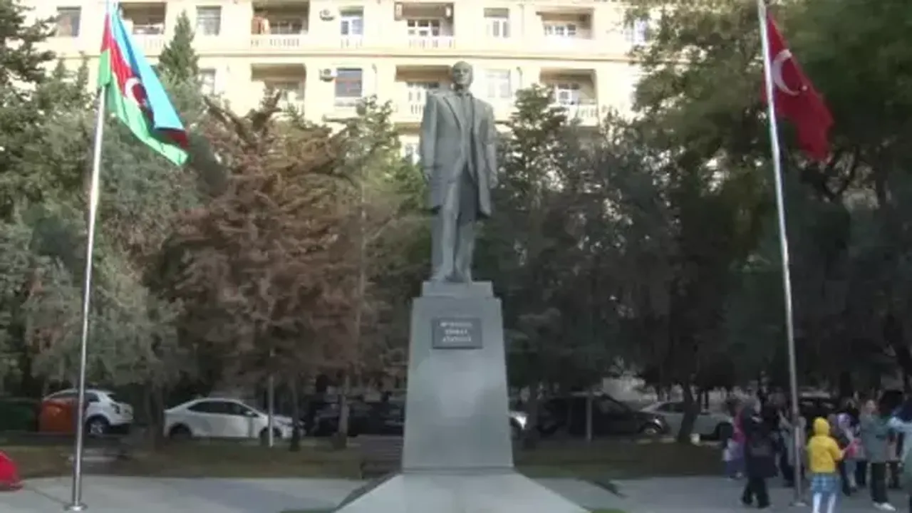 Atatürk'ün 85. ölüm yıl dönümü Bakü'de anıldı