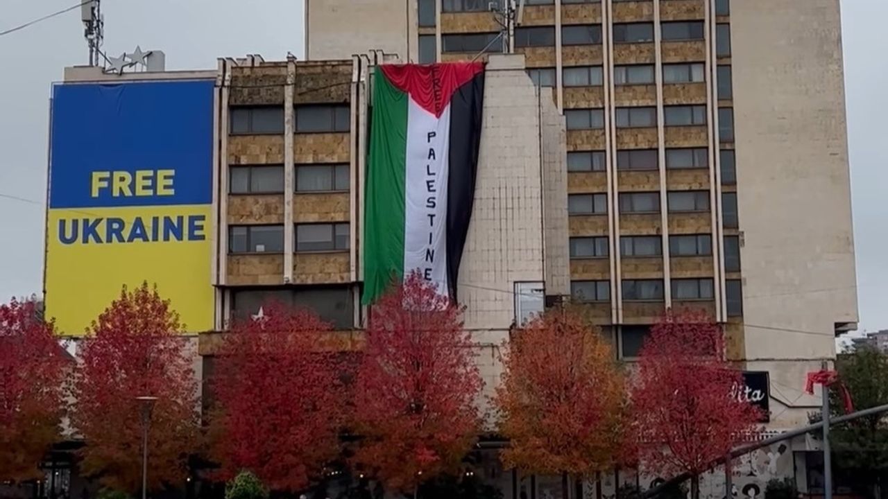 Kosova'nın tarihi oteline Filistin bayrağı asıldı