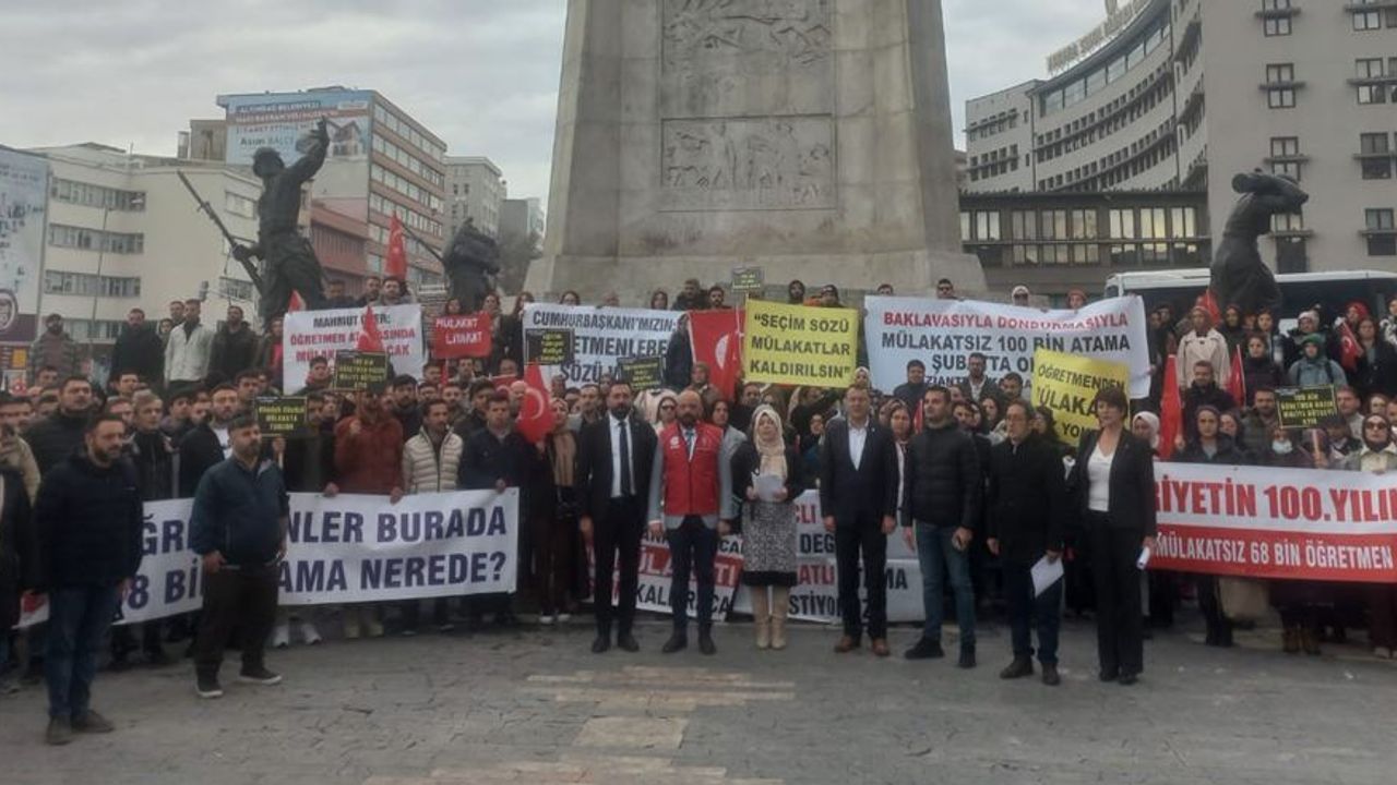 Atanamayan öğretmenler Ankara'da eylem yaptı