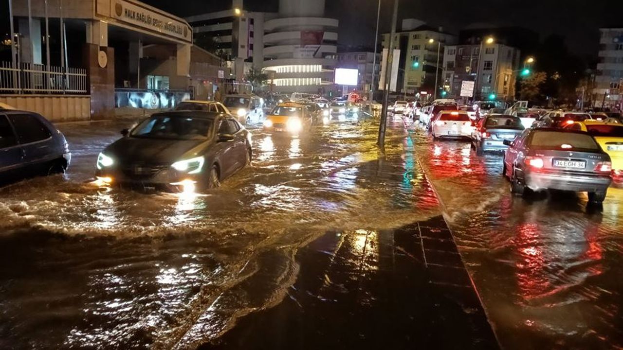 Ankara'da sağanak yağış etkili oldu