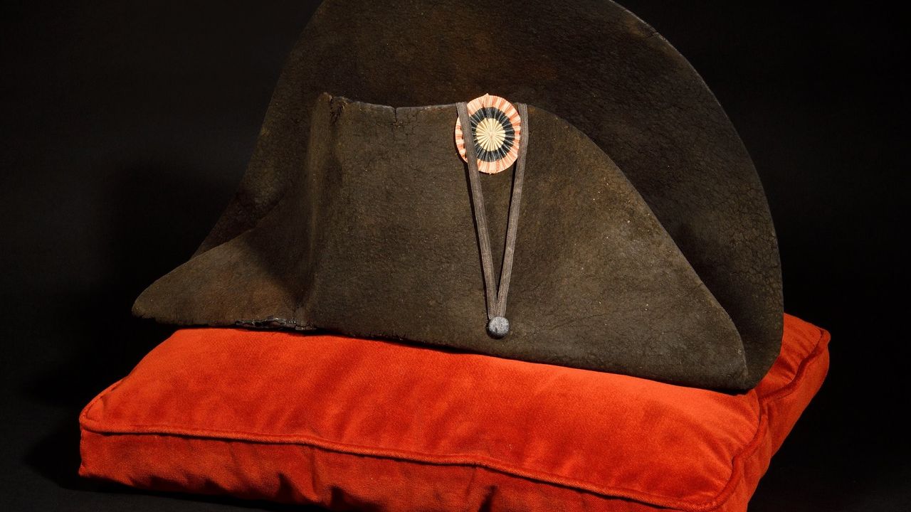 Napolyon'un şapkası açık arttırmaya çıktı: Bakın ne kadar fiyata alıcı buldu