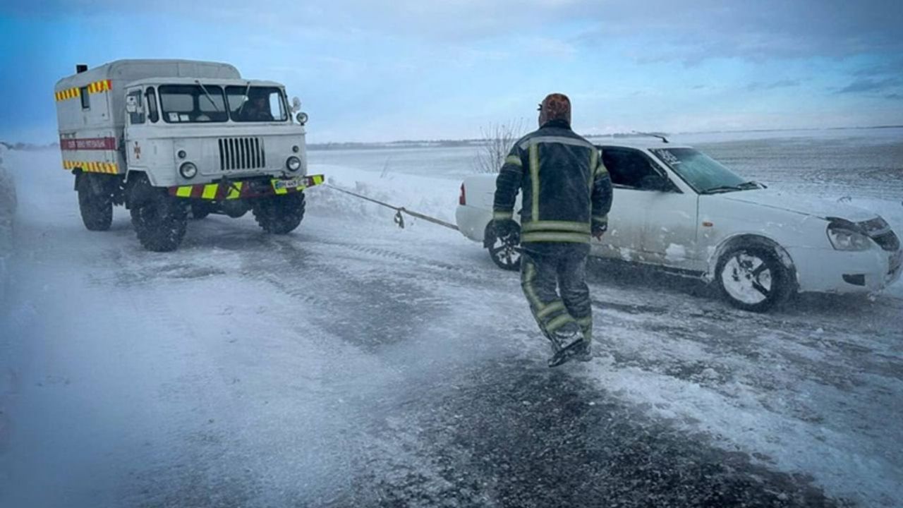 Ukrayna'da kar fırtınası: 10 ölü!