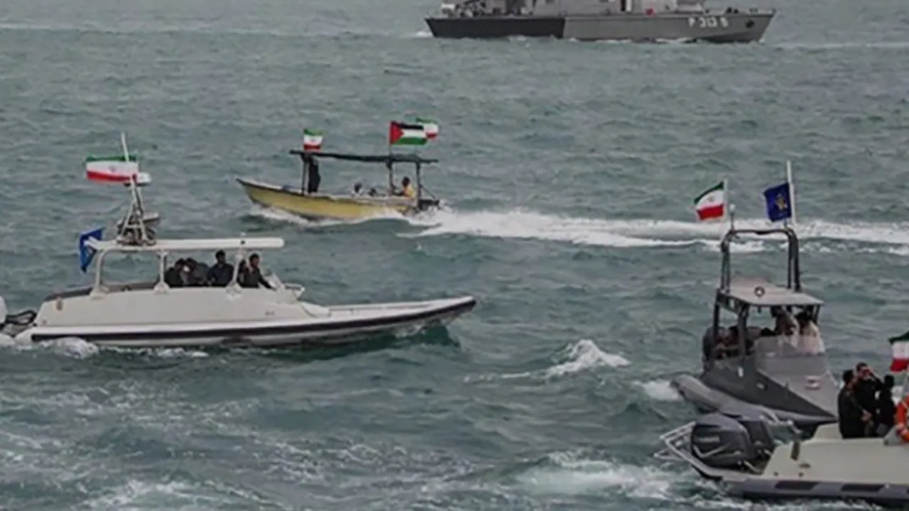 İran'da 17 tekneye el koyuldu: 12 bin litre kaçak akaryakıt!