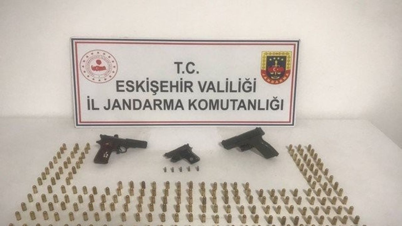 Eskişehir'de kaçak silah ele geçirildi