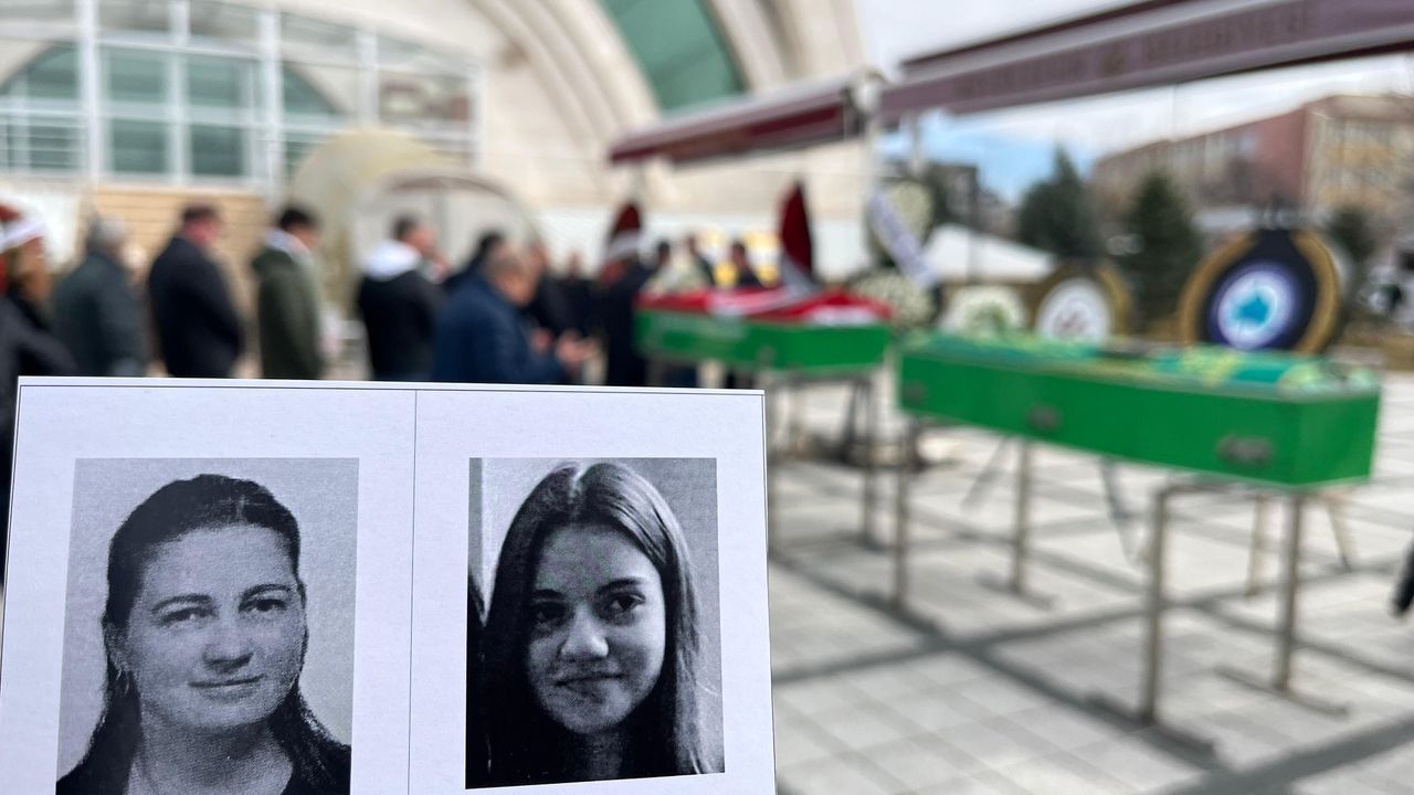 Eskişehir'de hayatını kaybeden anne ve kızı için tören düzenlendi