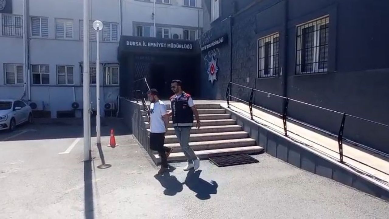 ATM’ye geleni sahte dekontla dolandırdı, polisten kaçamadı