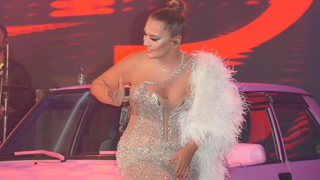 Demet Akalın’dan Muhteşem Konser!