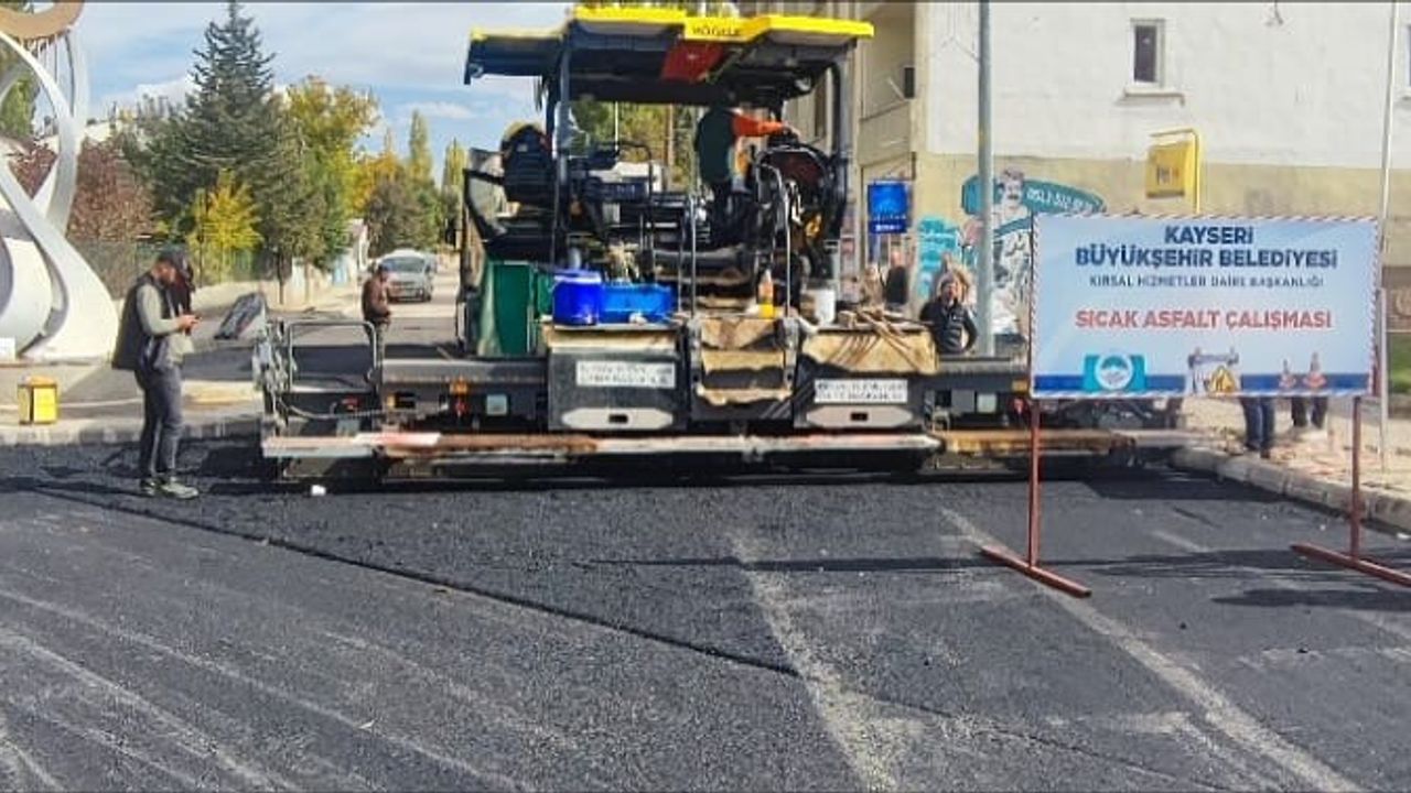 2 günde 2 bin ton sıcak asfalt serildi