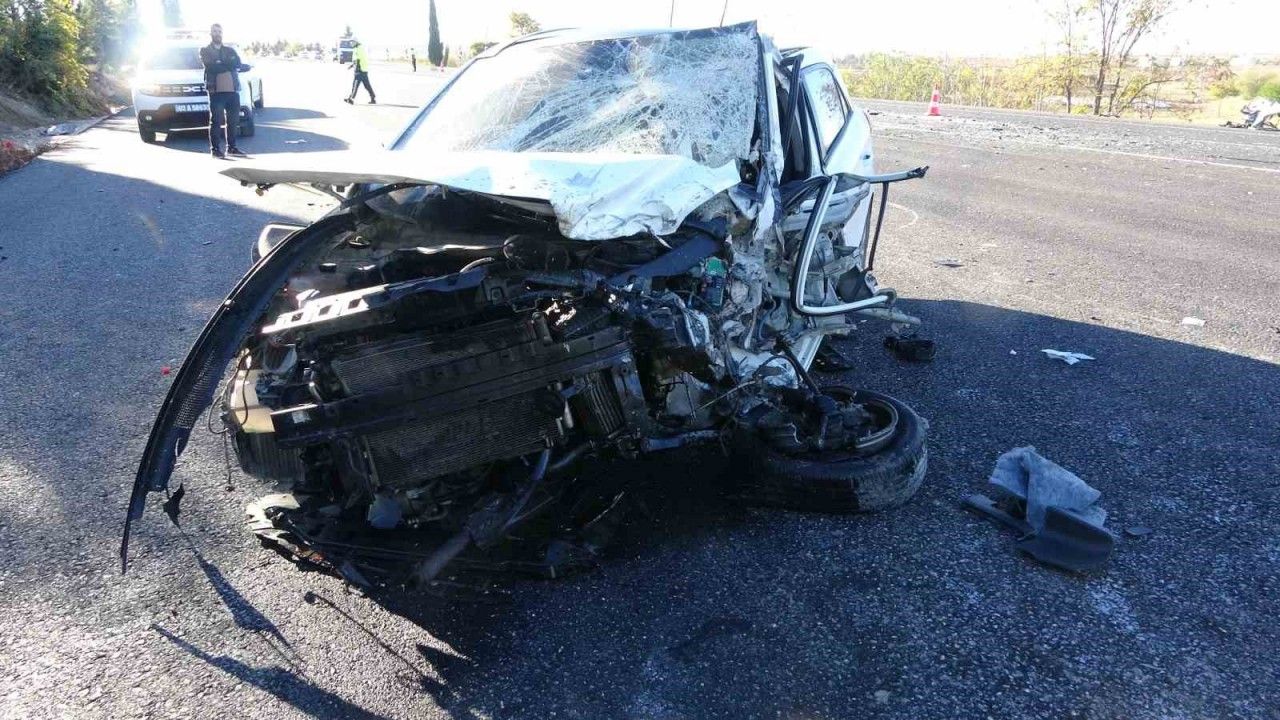 Adıyaman’da feci kaza: 1 polis, 1 muhtar ağır yaralı