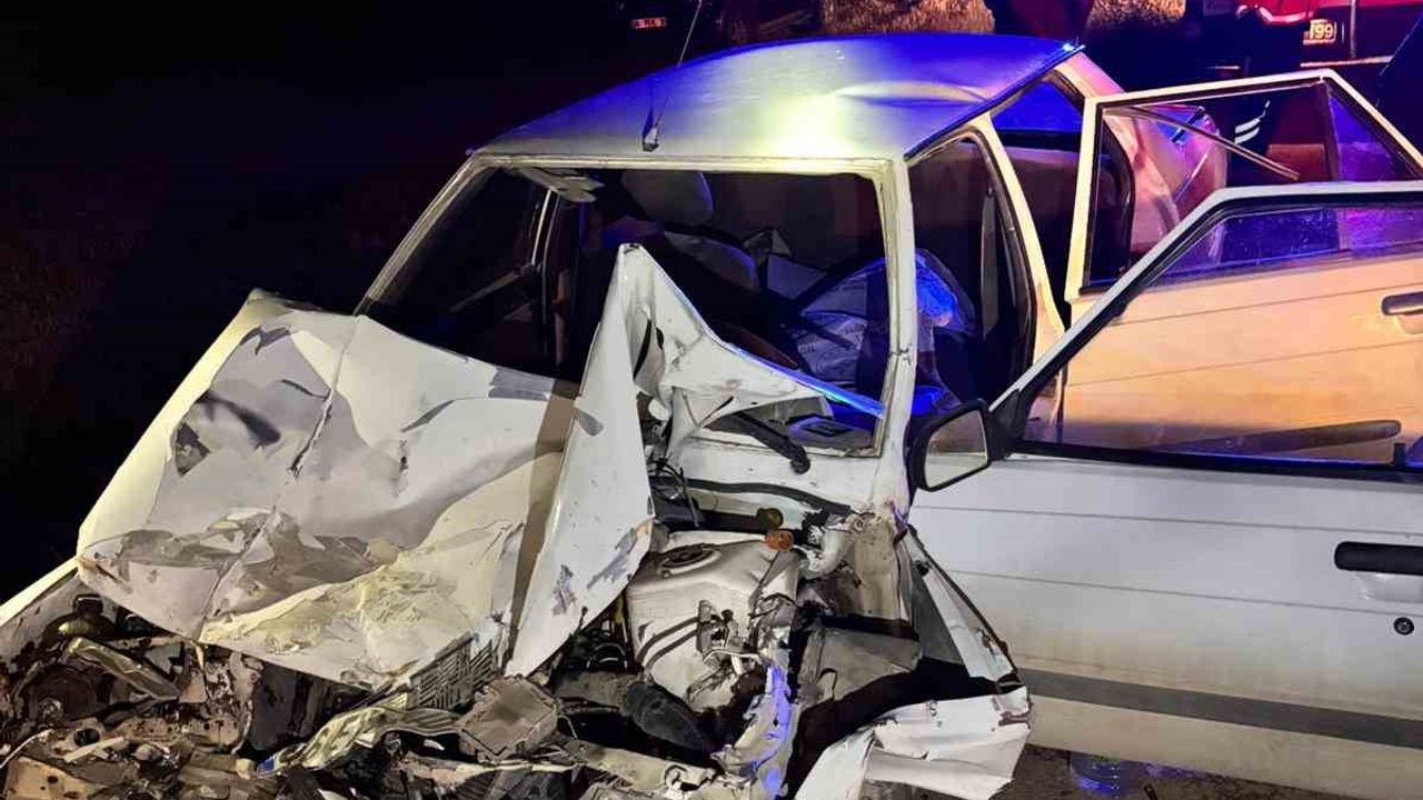 Ankara’da otomobil traktöre çarptı: 1 ölü, 1 yaralı