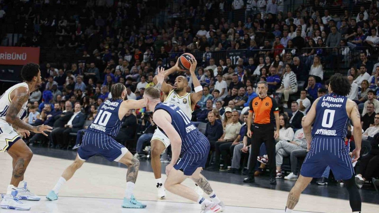 Euroleague: A. Efes: 69 - Fenerbahçe: 79