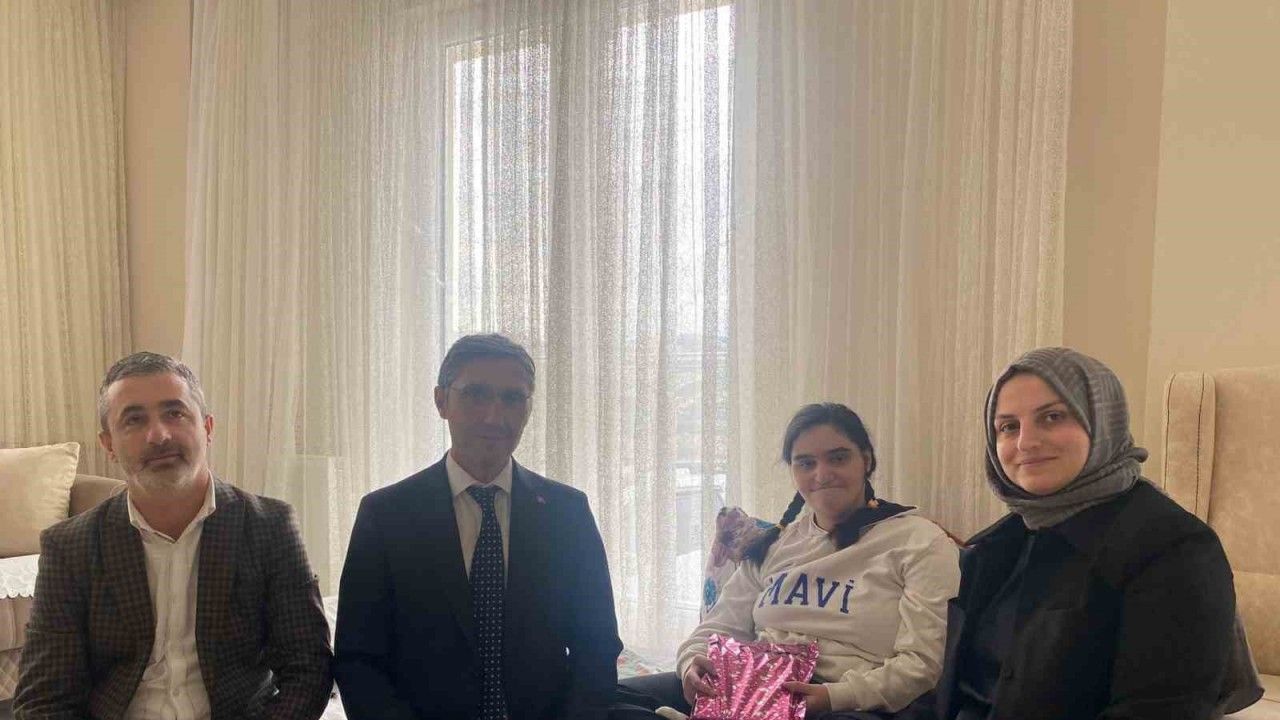 Evde eğitim hizmeti alan öğrenciye moral desteği