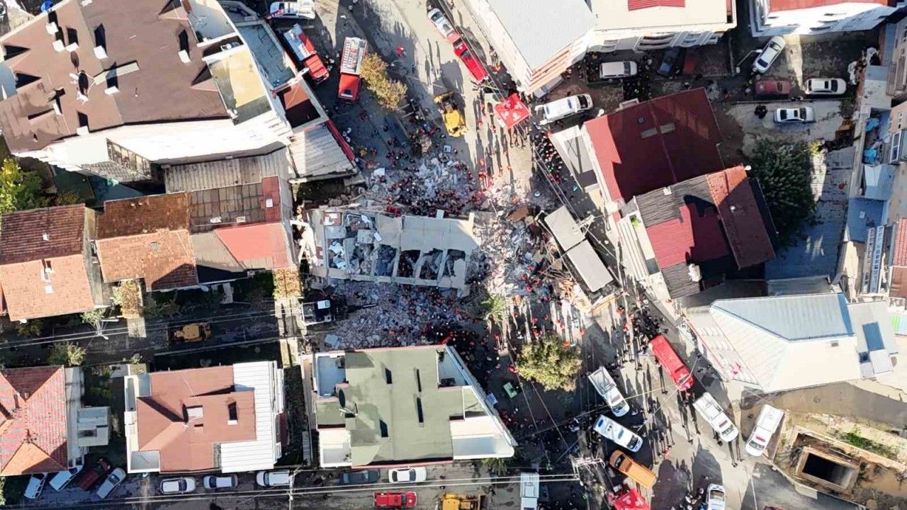 Gebze’de çöken bina havadan görüntülendi