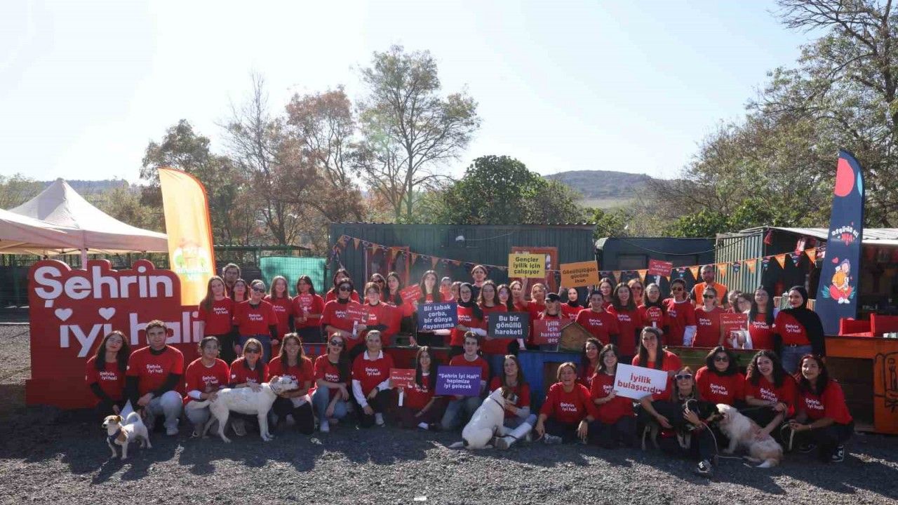 Serenay Sarıkaya'dan yardıma muhtaç hayvanlara destek