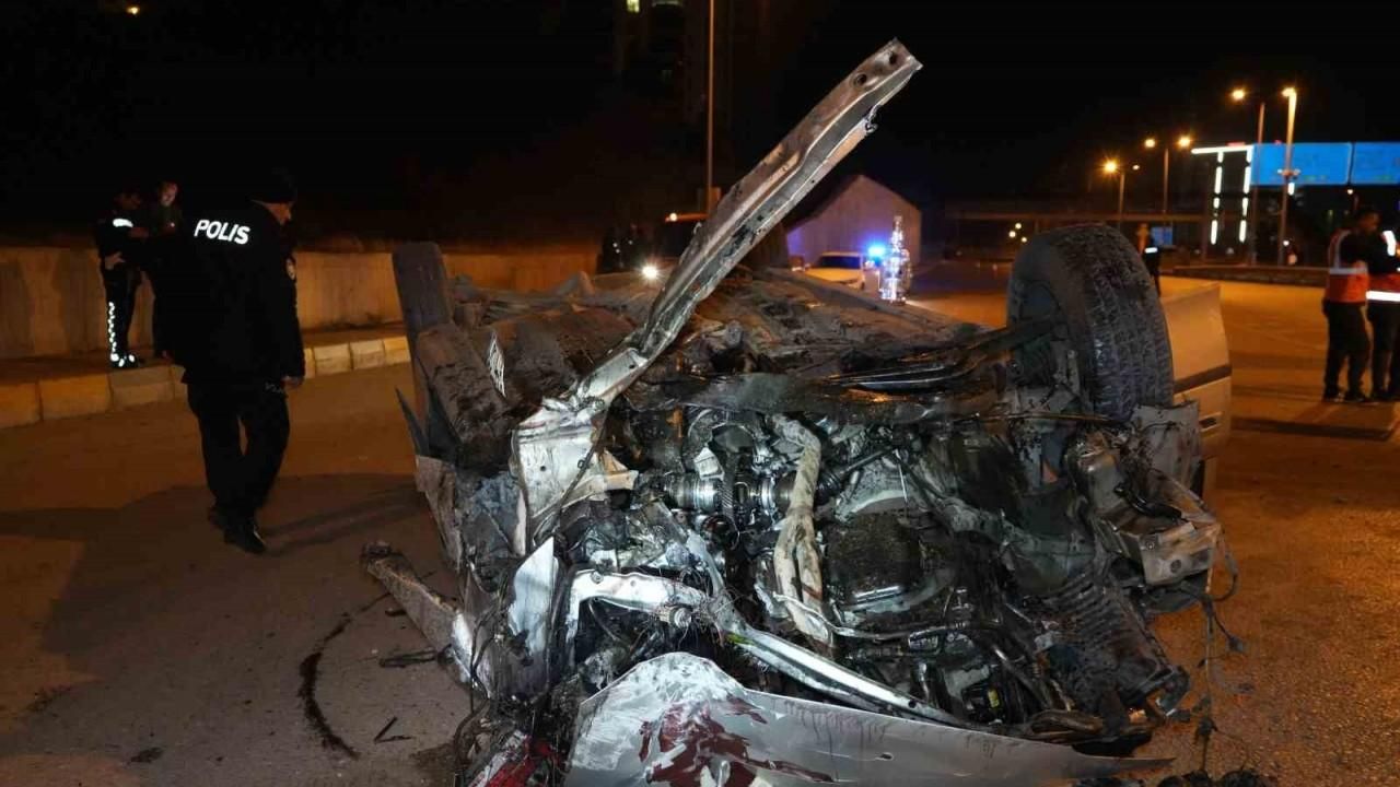 Takla atan otomobil hurdaya döndü: 2 yaralı