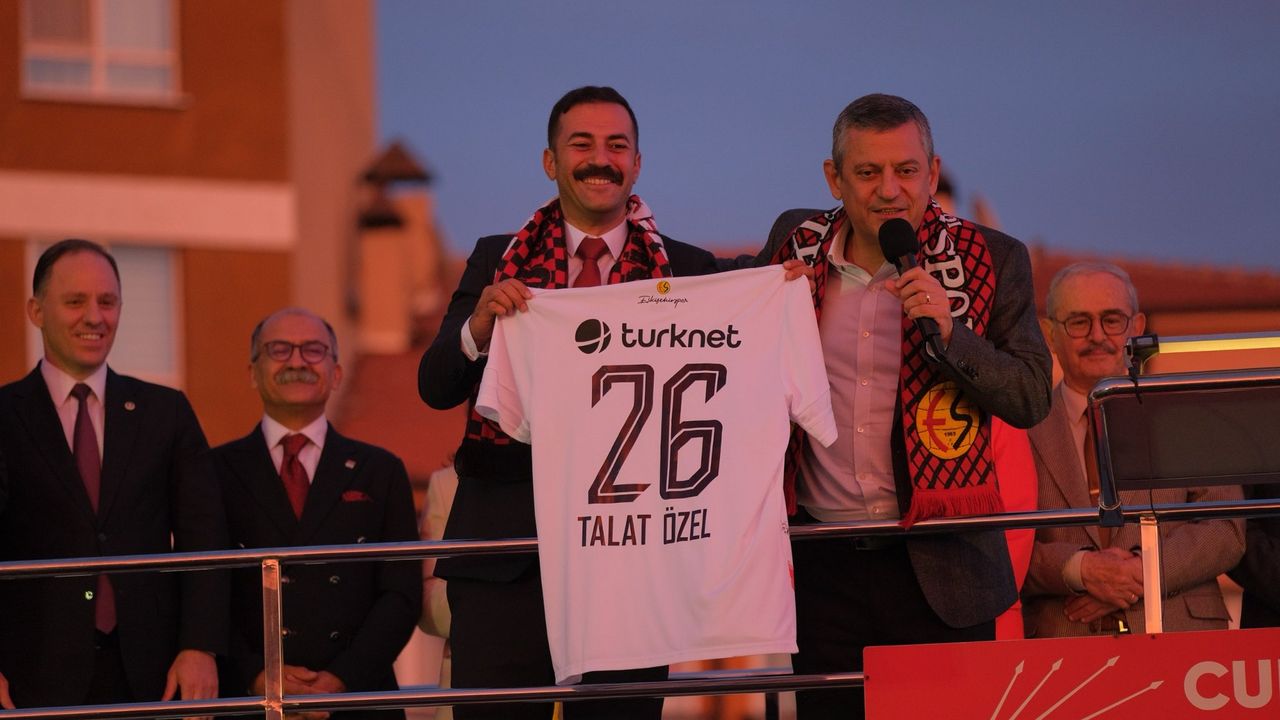 CHP Genel Başkanı Özgür Özel'den Eskişehirspor anısı