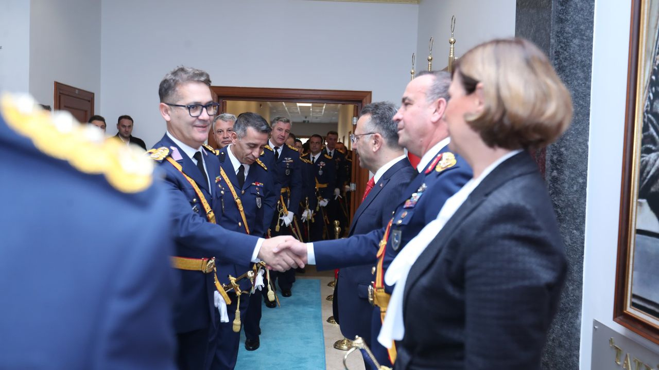 Vali Hüseyin Aksoy tebrikleri kabul etti