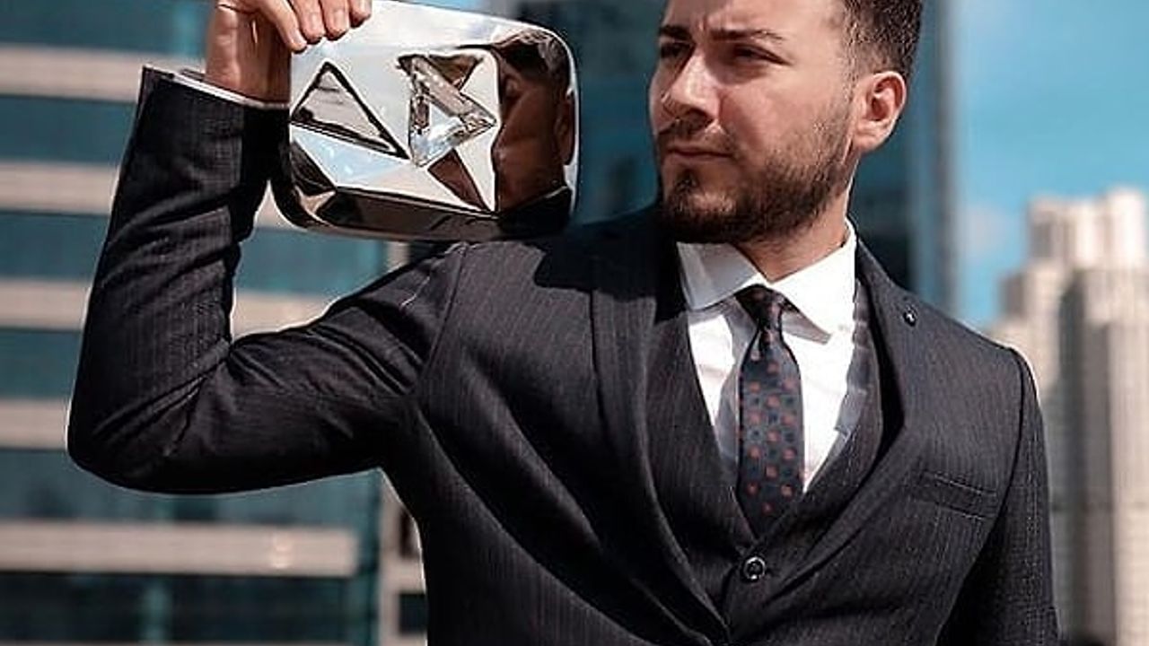 16 Milyonluk hesabını kapatan Enes Batur'dan sürpriz karar