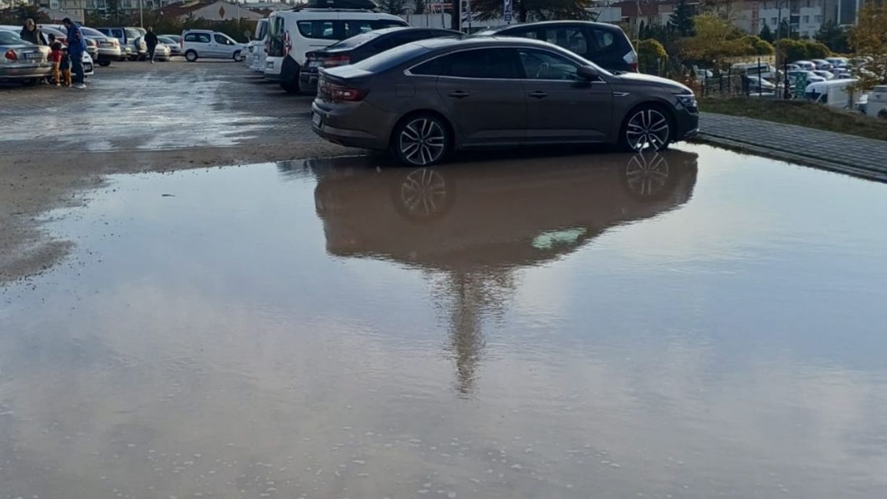 Eskişehir'de hastane otoparkı adeta göle döndü!