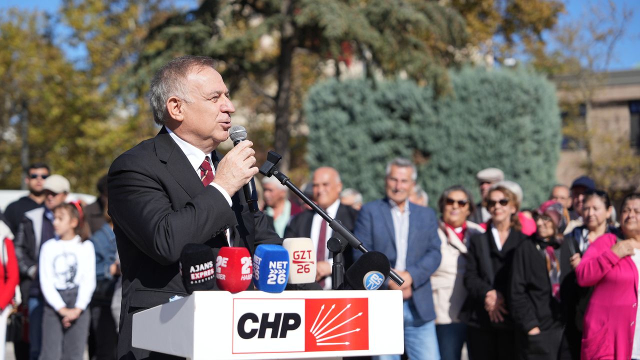 CHP'li Gökan Zeybek'ten Eskişehir'de Cumhuriyet mesajı