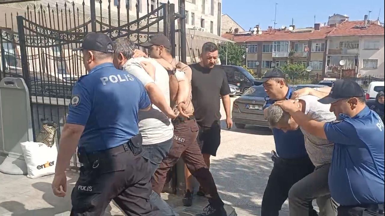 Okul girişinde bekçiyi darp eden 2 kişi tutuklandı!