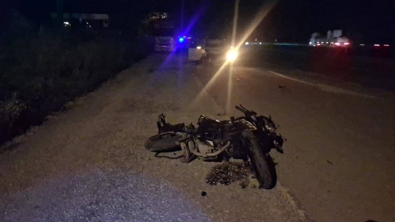 Otomobil motosiklete çarptı: 2 ölü, 1 yaralı