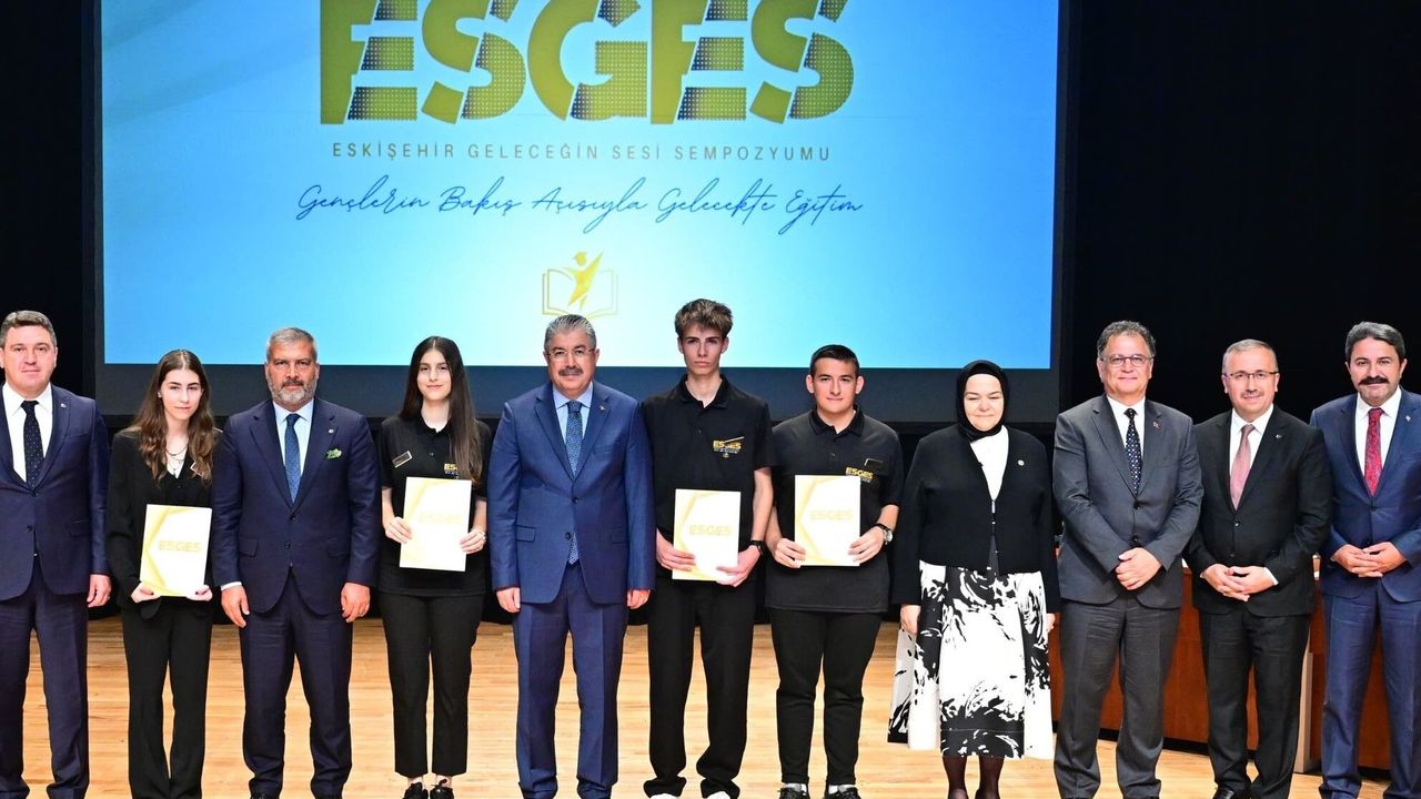 Eskişehir Geleceğin Sesi Öğrenci sempozyumu’ gerçekleştirild