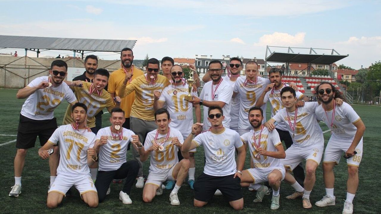 Şampiyon sütlücespor kupasını aldı