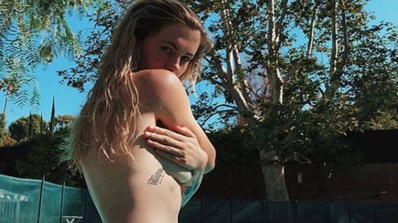 Ireland Baldwin dövmesini böyle gösterdi!