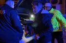 Alkollü yakalanan sürücü aracını öve öve bitiremedi