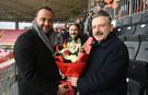 Vali Aksoy son maçını izledi, Eskişehirspor’dan teşekkür!