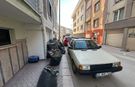 Çöp poşetleri kaldırımı işgal etti