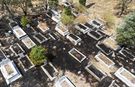 Eskişehir’de mezarlık yangını: Çok sayıda kabir zarar gördü