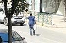 Eskişehir'de ilginç olay: Yolun ortasında trafiği durdurdu