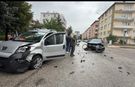İki araç çarpıştı, sürücü yakınları arasında gerginlik çıktı