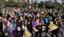 7'Den 70'e yüzlerce kişi dans etti