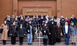 Sivrihisar ve İnönü'den tiyatroya geldiler