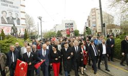 CHP'de büro açılışında gövde gösterisi