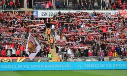 Tribünlerden sert uyarı