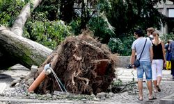 İtalya'da şiddetli fırtına etkisi gösterdi