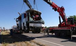 Kaza yapan otobüs şarampolden çıkarıldı