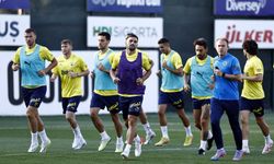 Fenerbahçe  antremanda çift kale maç yaptı