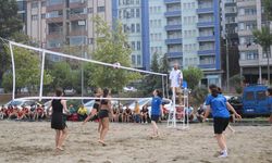 Akçaabat’ta plaj voleybolu heyecanı başladı