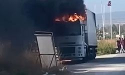 Seyir halindeki tır alevlere teslim oldu