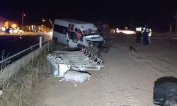 Nevşehir'de işçileri taşıyan minibüs kaza yaptı:14 yaralı