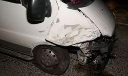 Aksaray'da minibüs otomobile çarptı: 5 yaralı!