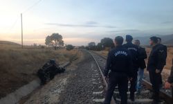 Afyonkarahisar'da yolcu treni traktöre çarptı