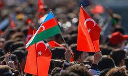 Azerbaycan'da Cumhuriyetin 100. yılı coşkuyla kutlanıyor